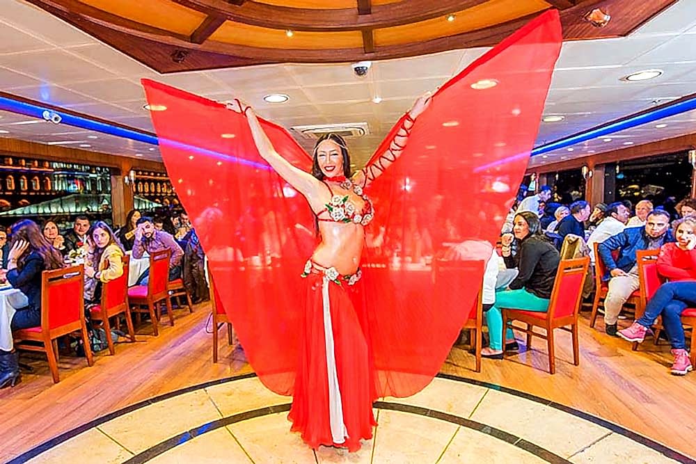 Boğazda Teknede Türk Gecesi: Unutulmaz Bir Deneyim