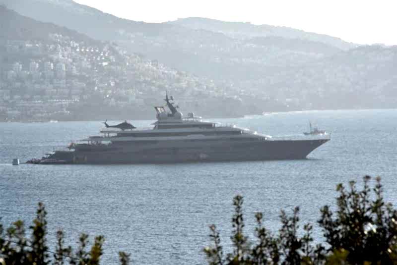 Amazonun kurucusu ve sahibi Jeff Bezosun Flying Fox adlı mega yat ile bodrumda mavi yolculuk tatili